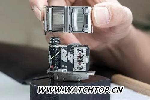 用滚筒上炼：URWERK UR 111C 腕表 URWERK 行业资讯  第5张